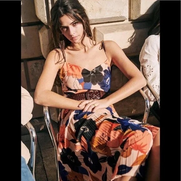 Sézane Nissa Floral Accordion Pleated Midi Dress in Peach, Navy & Coral Event - Picture 3 of 14